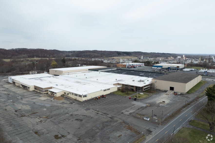 148 Hudson River Rd, Waterford, NY for sale - Primary Photo - Image 1 of 1