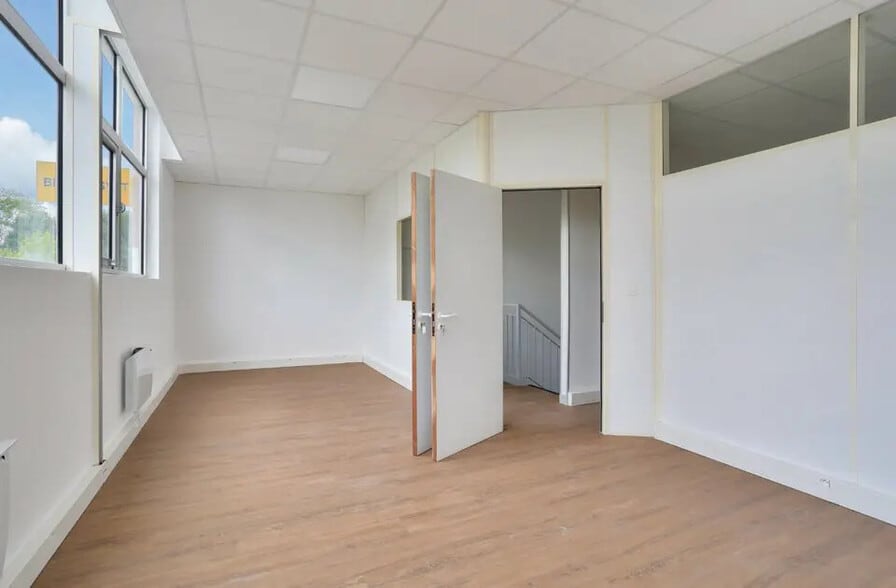 Office in SAINT-OUEN-L'AUMONE for lease - Interior Photo - Image 3 of 7