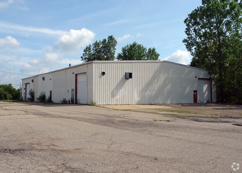 46001 Grand River Ave, Novi, MI for sale - Building Photo - Image 3 of 7