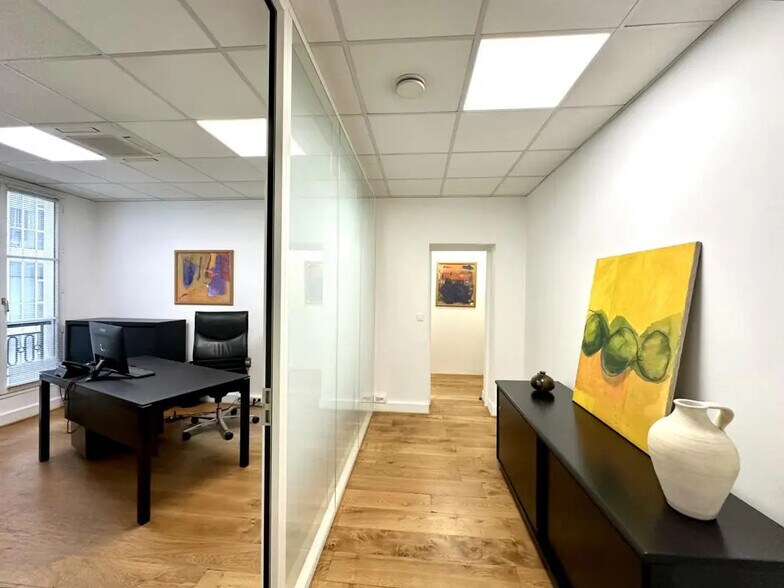 Office in Paris for lease - Building Photo - Image 3 of 13