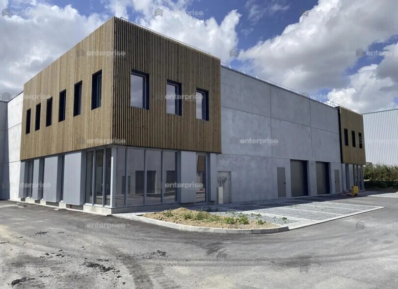 Flex in Seclin for lease - Building Photo - Image 2 of 2