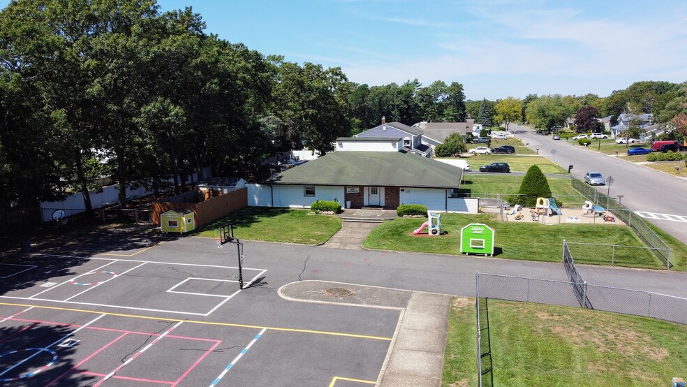 9-10 Glenmere Ln, Coram, NY for sale - Building Photo - Image 2 of 36