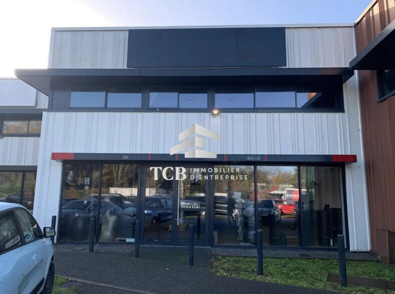 Retail in Carquefou for lease - Building Photo - Image 1 of 6