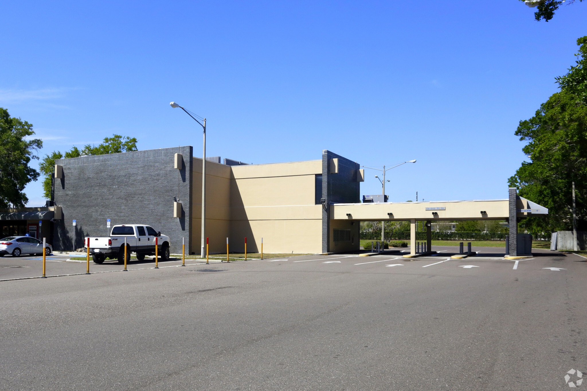 5701 38th Ave N, Saint Petersburg, FL for sale Primary Photo- Image 1 of 1