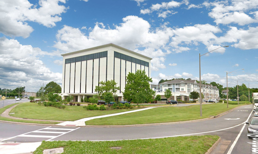 1300 Diamond Springs Rd, Virginia Beach, VA for lease - Building Photo - Image 1 of 8