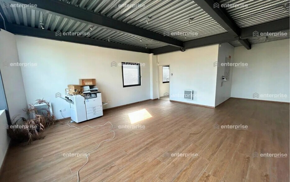 Flex in Beauvais for lease - Building Photo - Image 3 of 7