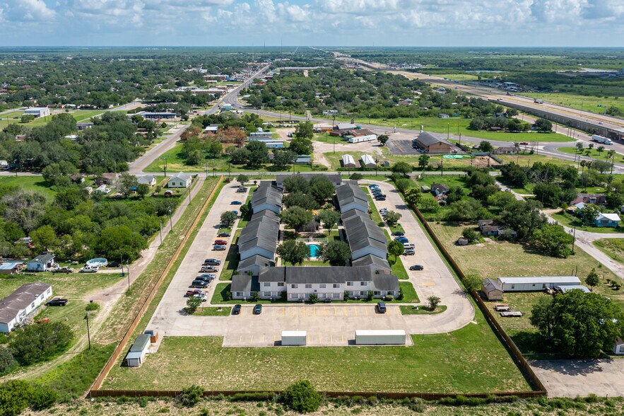 201 Taylor Rd, Falfurrias, TX 78355 Sundance Apartments