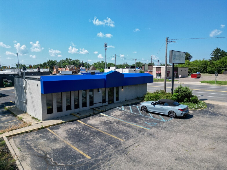 22 N Telegraph Rd, Pontiac, MI for lease - Building Photo - Image 2 of 9