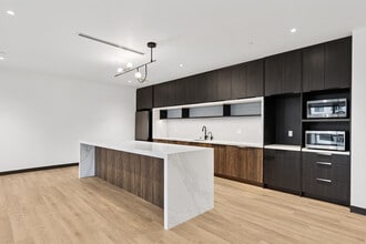 1700 7th Ave, Seattle, WA for lease Interior Photo- Image 2 of 5