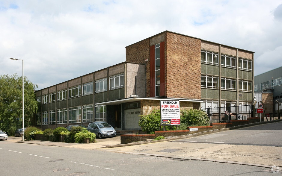 Cranborne Rd, Potters Bar, HRT EN6 3JN Knuway House