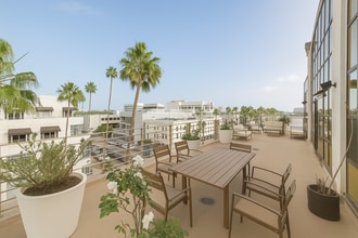 219-231 Arizona Ave, Santa Monica, CA for lease Interior Photo- Image 1 of 3
