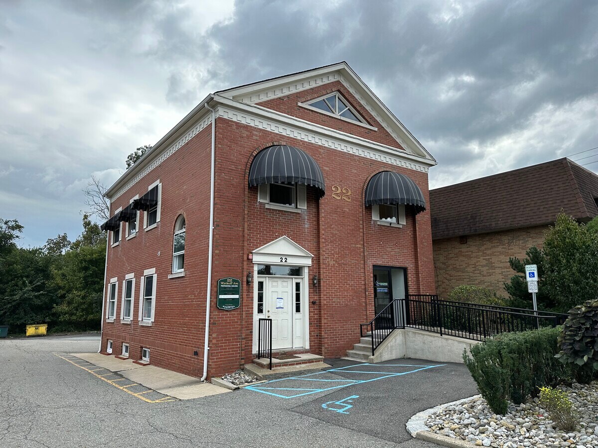 22 Wyckoff Ave, Waldwick, NJ 07463