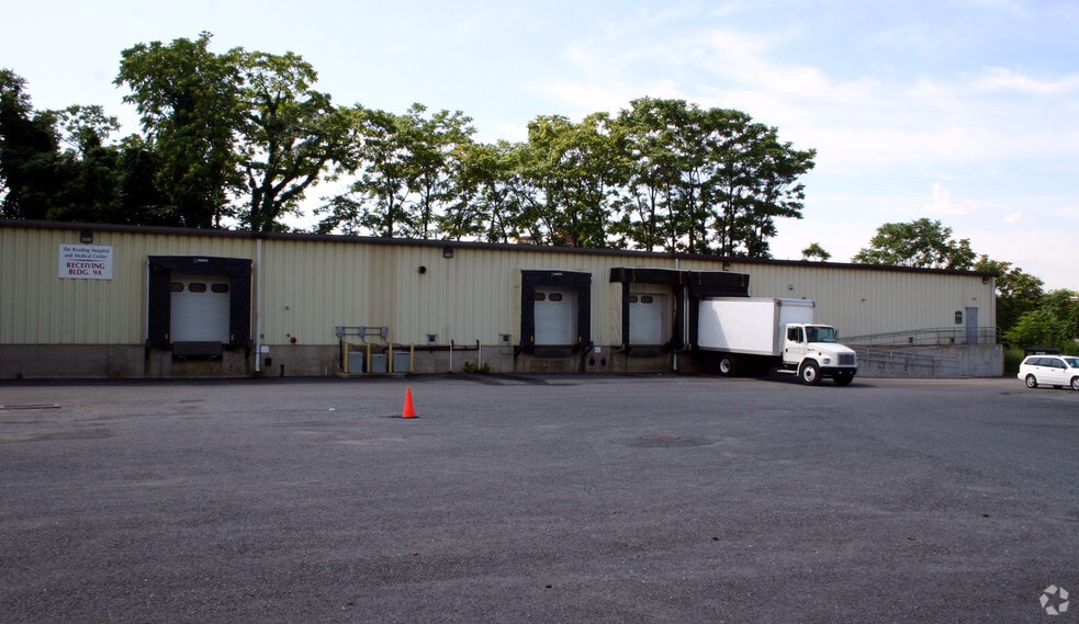 220 N Park Rd, Wyomissing, PA for lease - Building Photo - Image 3 of 3
