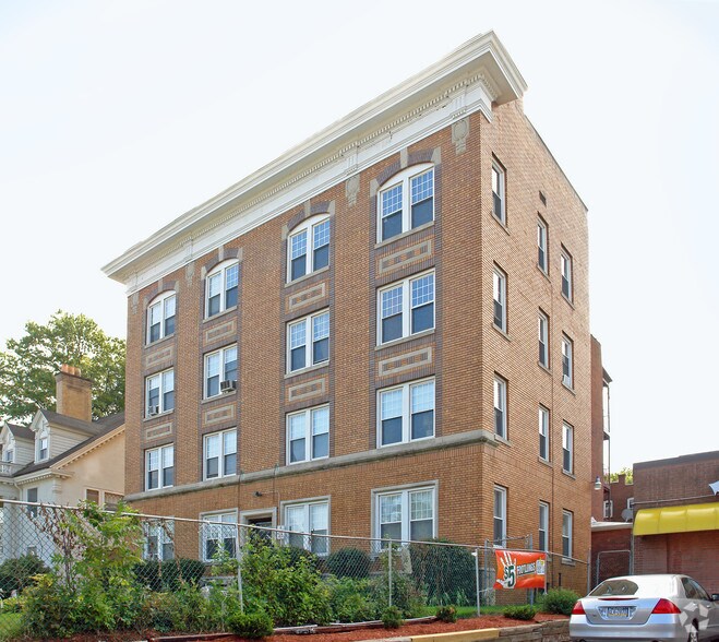 467 Farmington Ave, Hartford, CT for sale - Building Photo - Image 2 of 9