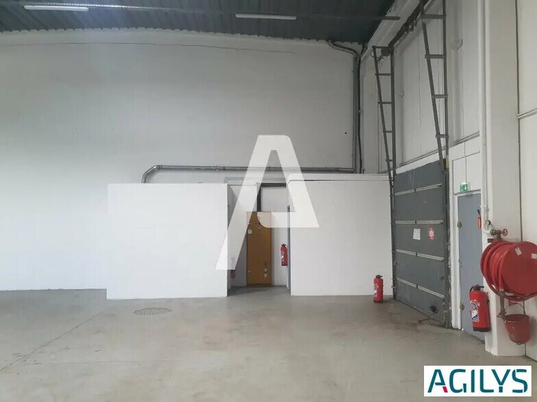 Flex in Valenton for lease - Interior Photo - Image 2 of 6