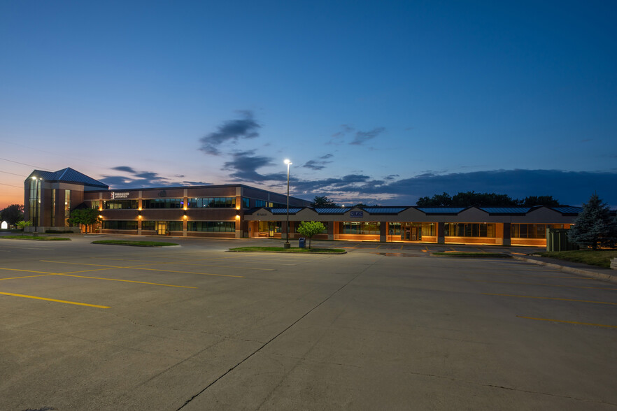 4949 Westown Pky, West Des Moines, IA for lease - Building Photo - Image 3 of 6