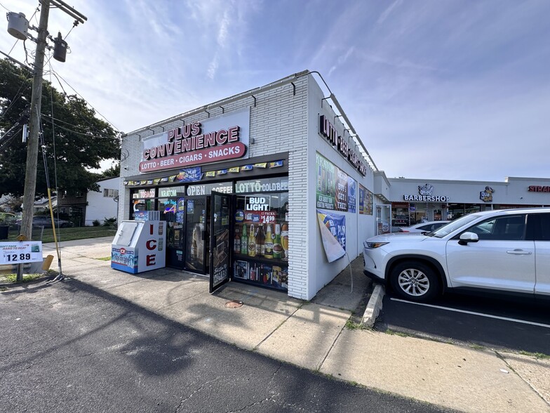 180-196 W Sunrise Hwy, Lindenhurst, NY for sale - Building Photo - Image 2 of 13