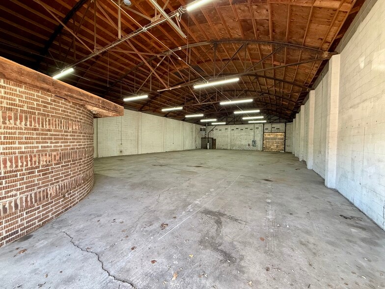 1925 S Mead St, Wichita, KS for lease - Building Photo - Image 2 of 3