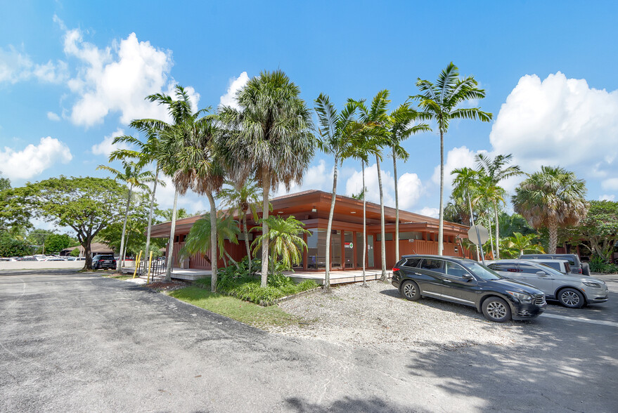 9175 SW 87th Ave, Miami, FL for lease - Building Photo - Image 2 of 21