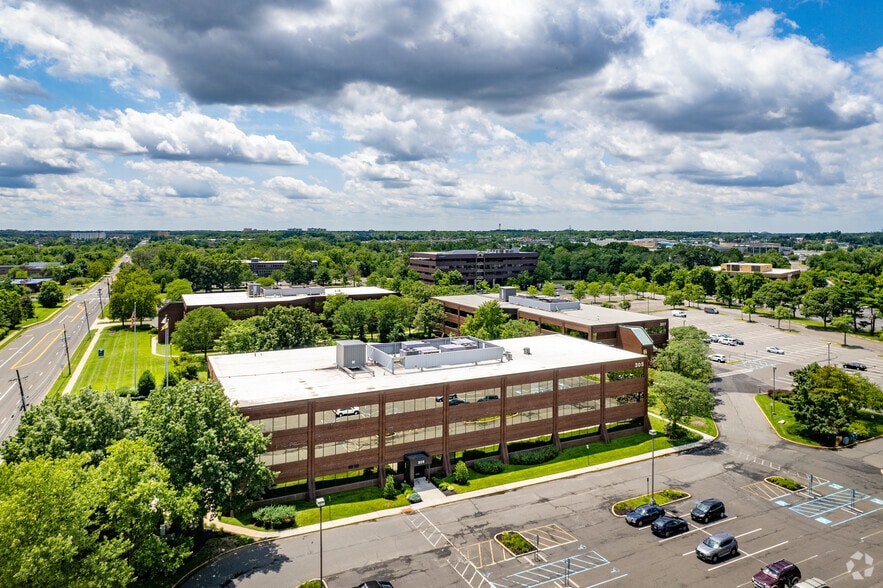 305 Fellowship Rd, Mount Laurel, NJ for lease - Building Photo - Image 2 of 4
