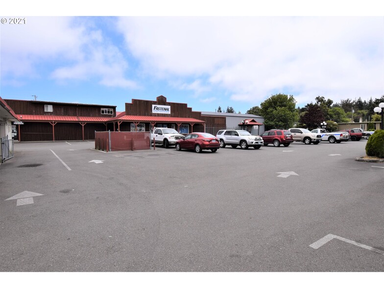 1195 Newmark Ave, Coos Bay, OR for lease - Building Photo - Image 1 of 16