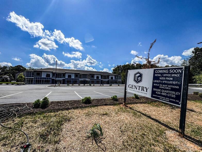 1043 Gables Dr, Forest, VA for lease - Building Photo - Image 3 of 6