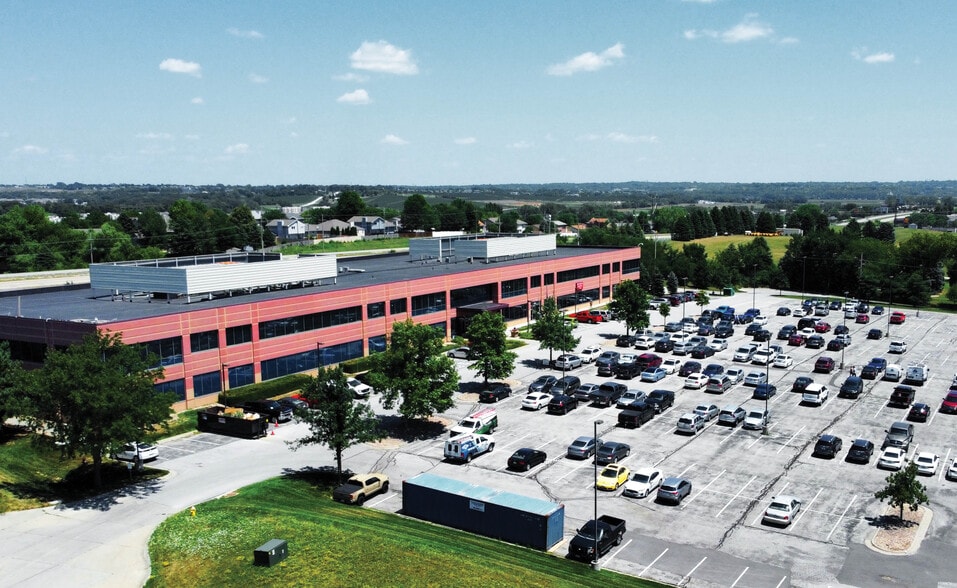 4502-4530 Maass Rd, Bellevue, NE for lease - Building Photo - Image 1 of 12