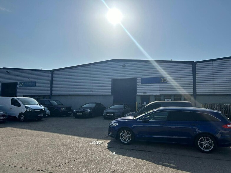 Henley Rd, London for lease - Building Photo - Image 2 of 4