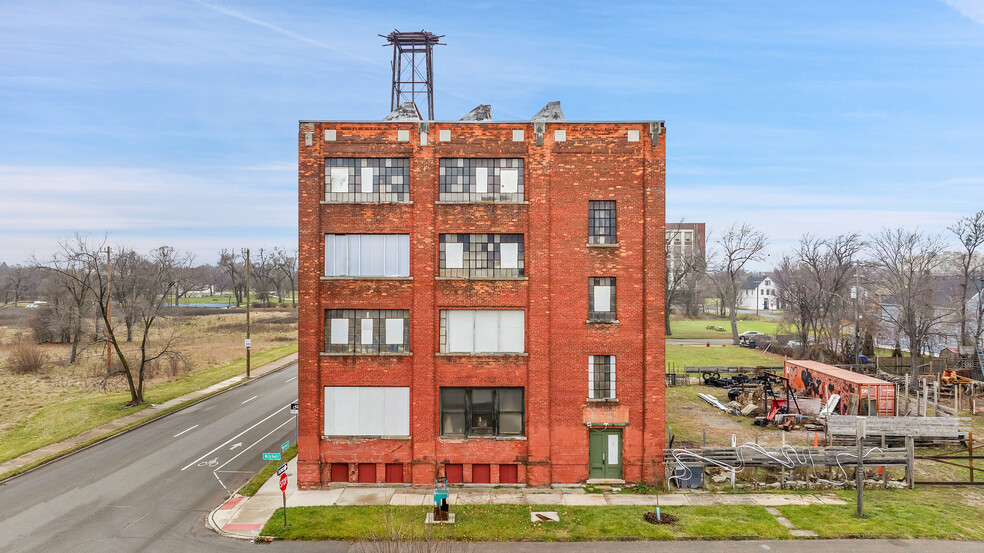 2941 Warren, Detroit, MI for sale - Primary Photo - Image 1 of 22