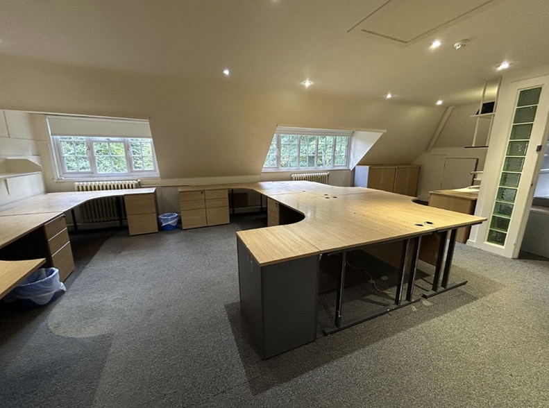 Radlett Village Institute, Watling St, Radlett for lease - Interior Photo - Image 2 of 3