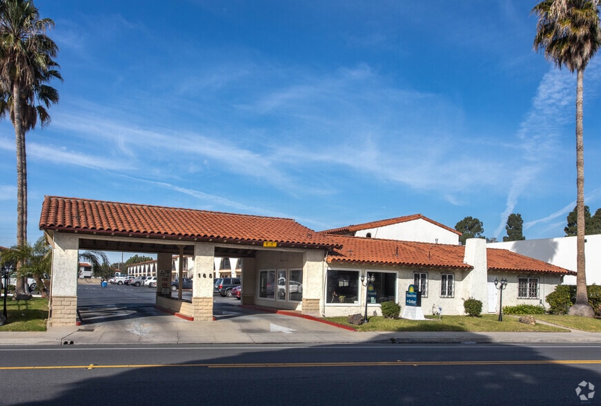 165 E Daily Dr, Camarillo, CA 93010