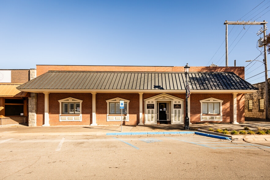 819 N Washington St, Junction City, KS 66441 Weary Davis Law Firm