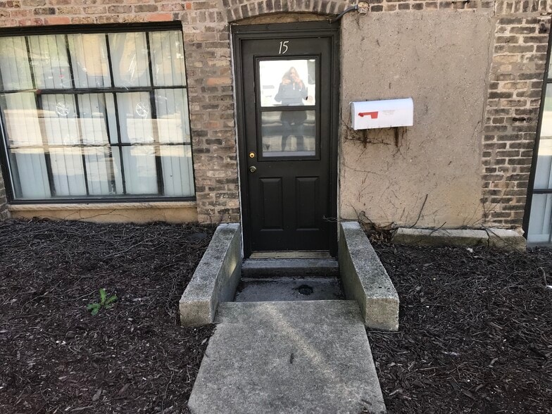 9-23 N Union St, Elgin, IL for lease - Building Photo - Image 2 of 10