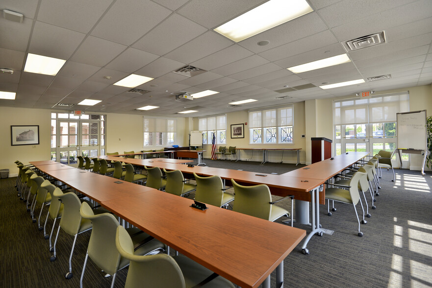 2300 Route 33, Robbinsville, NJ for lease - Interior Photo - Image 3 of 5