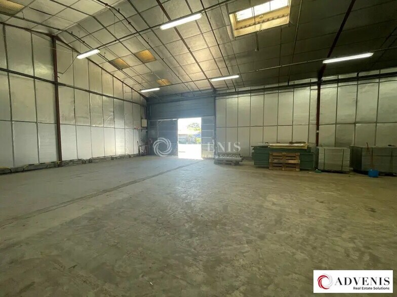 Flex in VILLENAVE-D'ORNON for lease - Interior Photo - Image 3 of 8