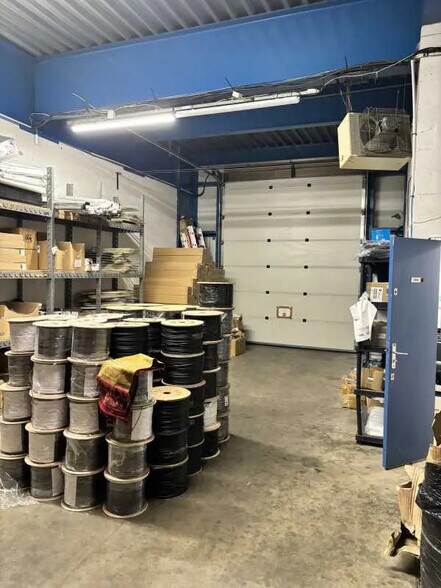 Flex in Vitry-sur-Seine for lease - Interior Photo - Image 2 of 7