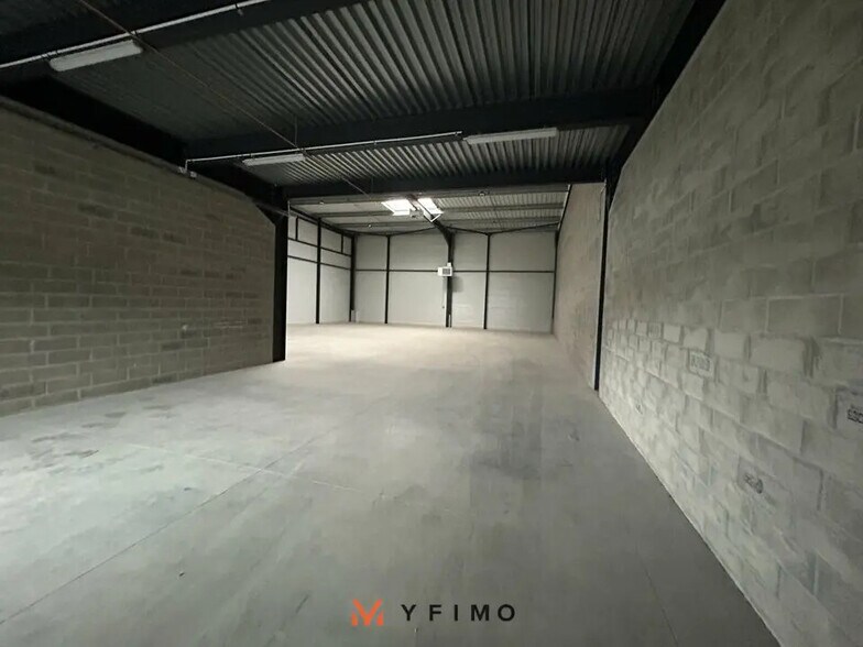 Industrial in Frépillon for lease - Interior Photo - Image 3 of 7