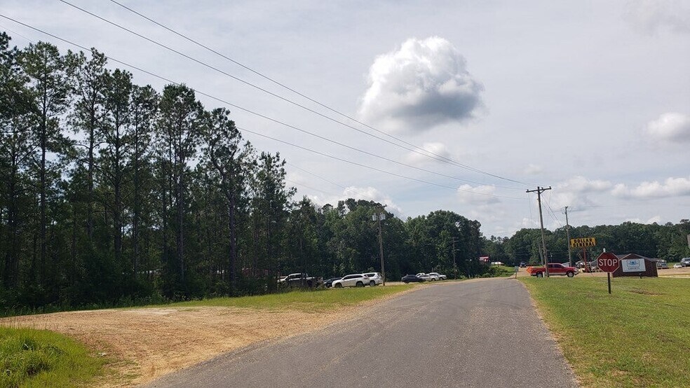 300 N Industrial Park Dr, Liberty, MS for sale - Building Photo - Image 3 of 24