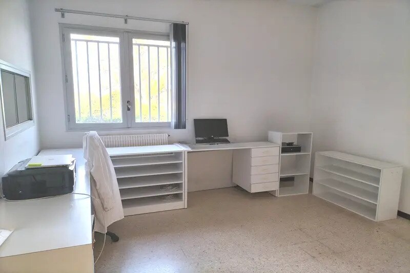 Flex in Béziers for lease - Interior Photo - Image 3 of 6