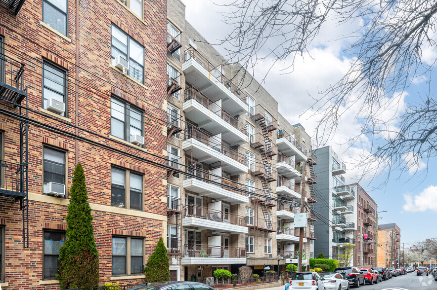 30-44 29th St, Astoria, NY for sale - Primary Photo - Image 1 of 20