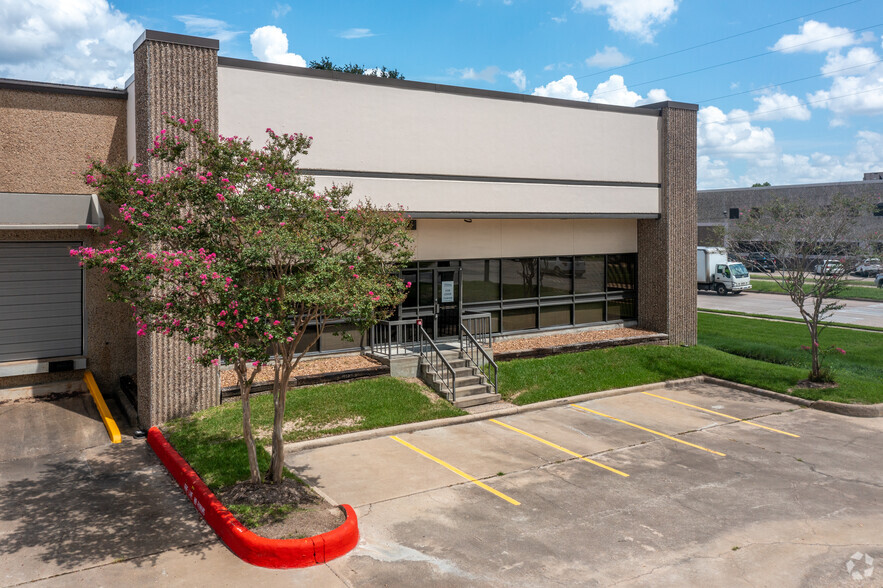 5700-5750 Campbell Rd, Houston, TX for sale - Building Photo - Image 1 of 1