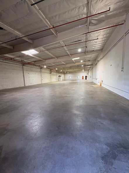 7608-7684 N Clybourn Ave, Sun Valley, CA for lease - Building Photo - Image 3 of 13