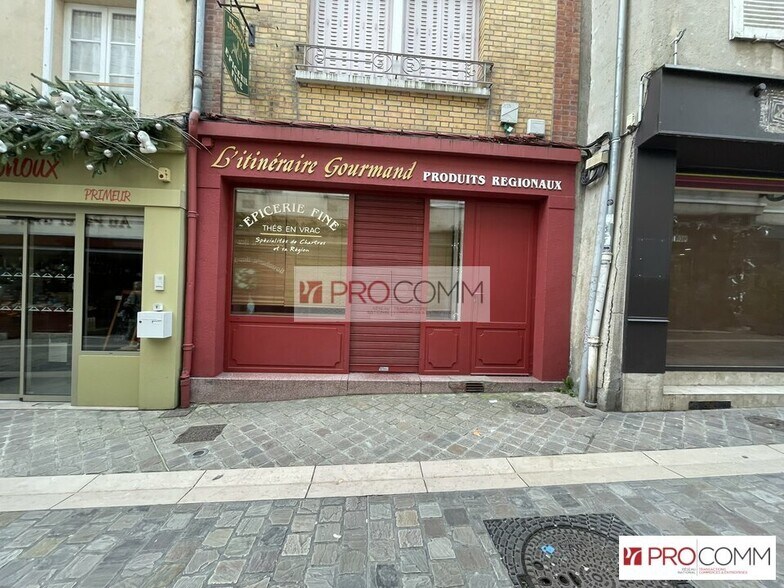 Retail in Chartres for lease - Building Photo - Image 1 of 4