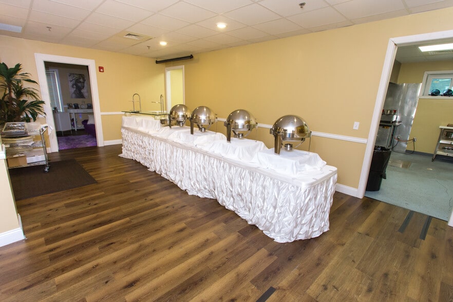 BLENDED RETAIL PORTFOLIO OFFERING portfolio of 4 properties for sale on LoopNet.com - Building Photo - Image 2 of 55