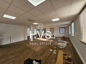 Office in Aix-en-Provence for lease Interior Photo- Image 1 of 3