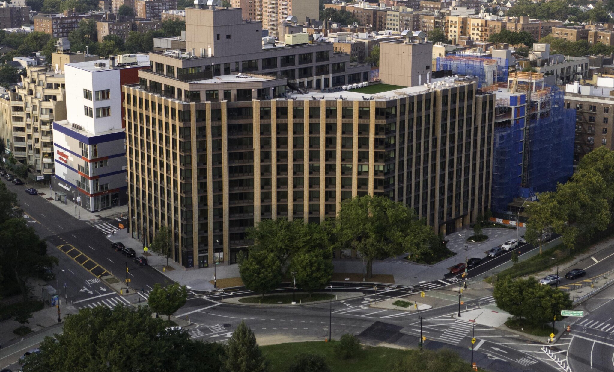 1 Park Pt, Brooklyn, NY for lease Building Photo- Image 1 of 3