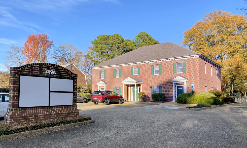 749 Thimble Shoals Blvd, Newport News, VA for sale - Building Photo - Image 1 of 1