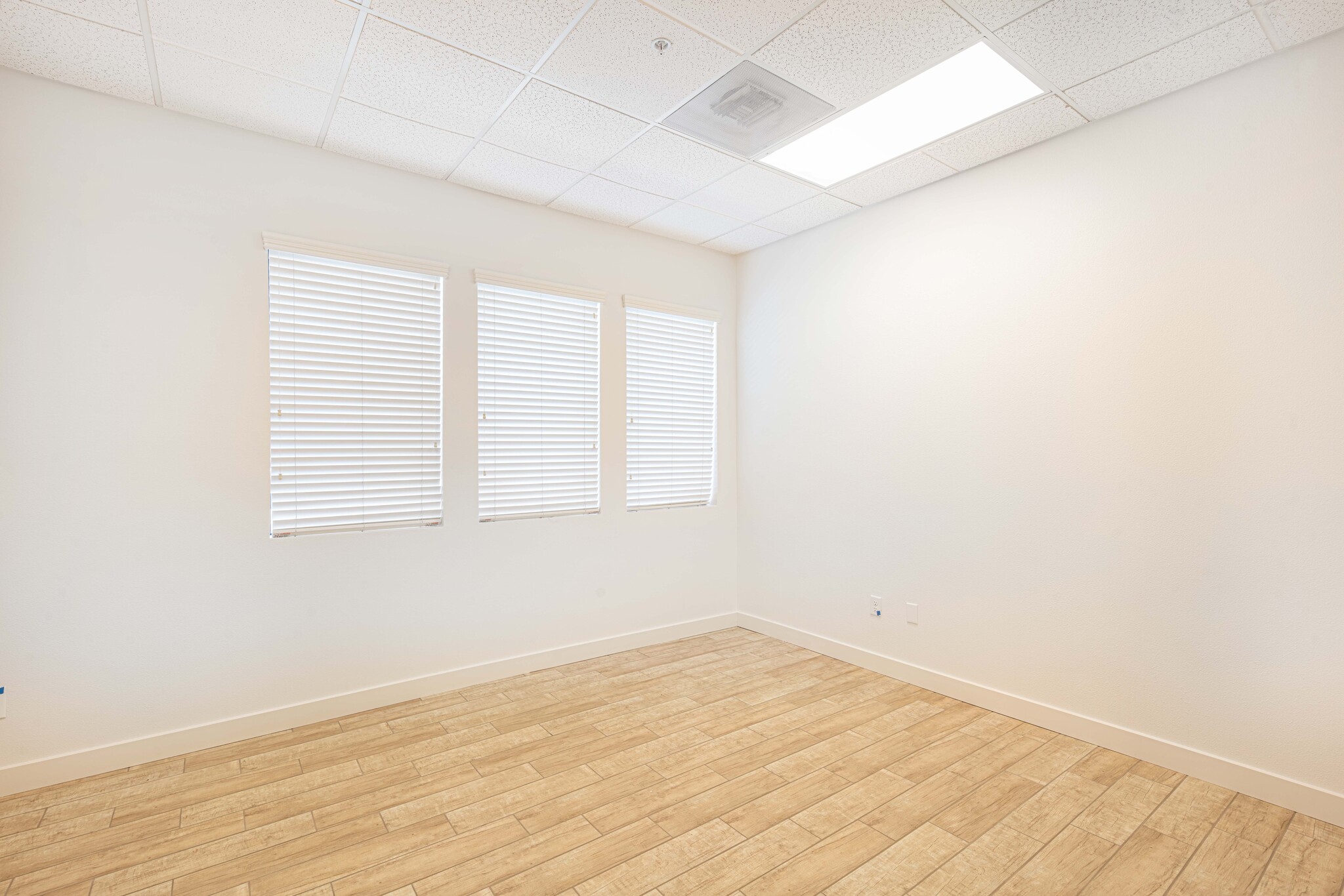 4865 Old Redwood Hwy, Santa Rosa, CA for lease Interior Photo- Image 1 of 2