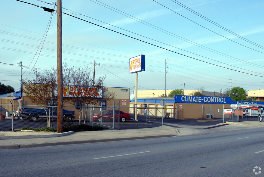 2229 E Ben White Blvd, Austin, TX for lease - Primary Photo - Image 1 of 6