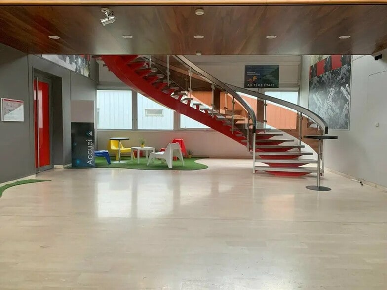 Office in Saint-Étienne-de-Crossey for lease - Building Photo - Image 1 of 12